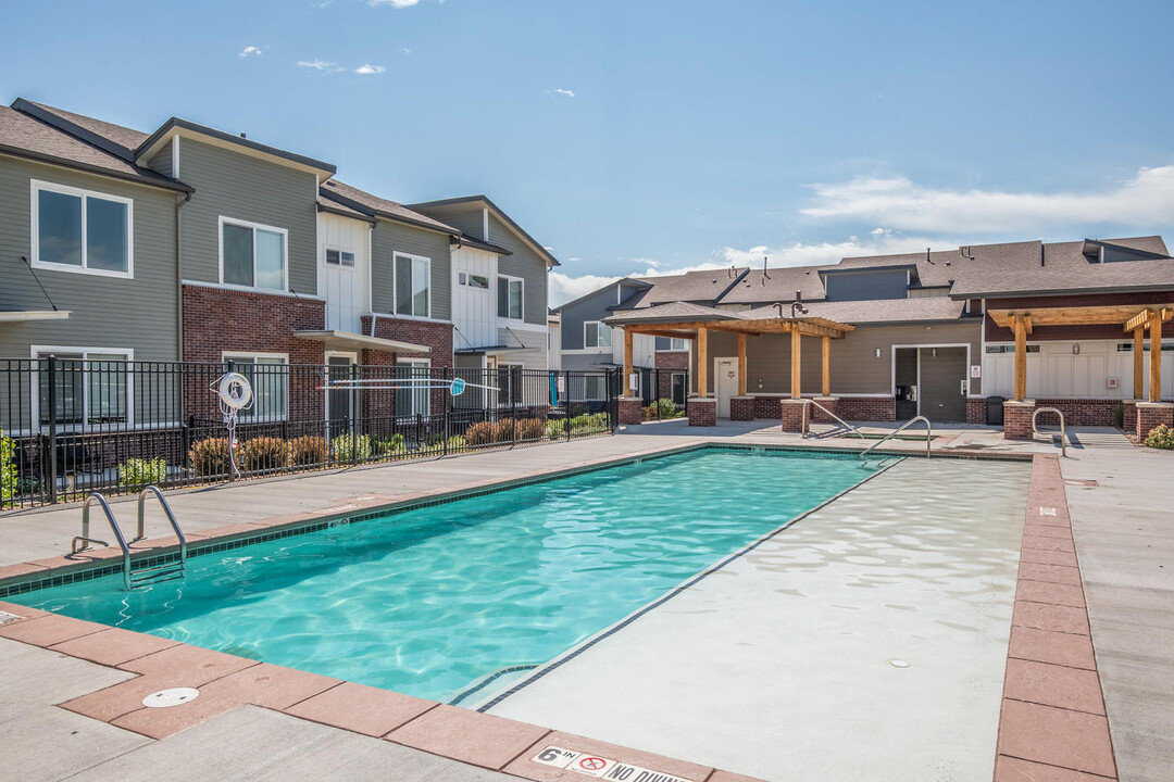 Willow Point Townhomes in Denver, CO - Building Photo