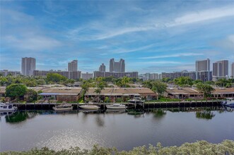 2500 Parkview Dr, Unit olympus in Hallandale Beach, FL - Building Photo - Building Photo