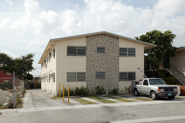 An Vio Apartments in Hialeah, FL - Foto de edificio - Building Photo