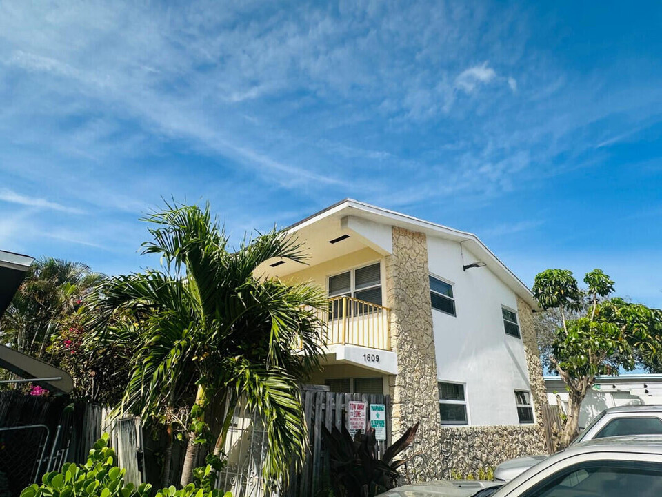 1609 S Federal Hwy in Lake Worth Beach, FL - Building Photo