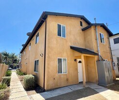 621-623 W Imperial Hwy in Los Angeles, CA - Building Photo