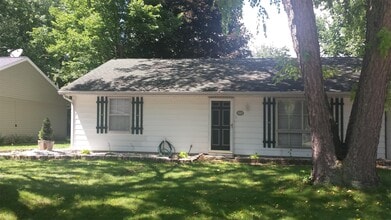 2702 W Daniel St in Champaign, IL - Building Photo - Building Photo