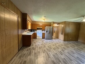 2113 Meadowview Cir in Coushatta, LA - Foto de edificio - Building Photo