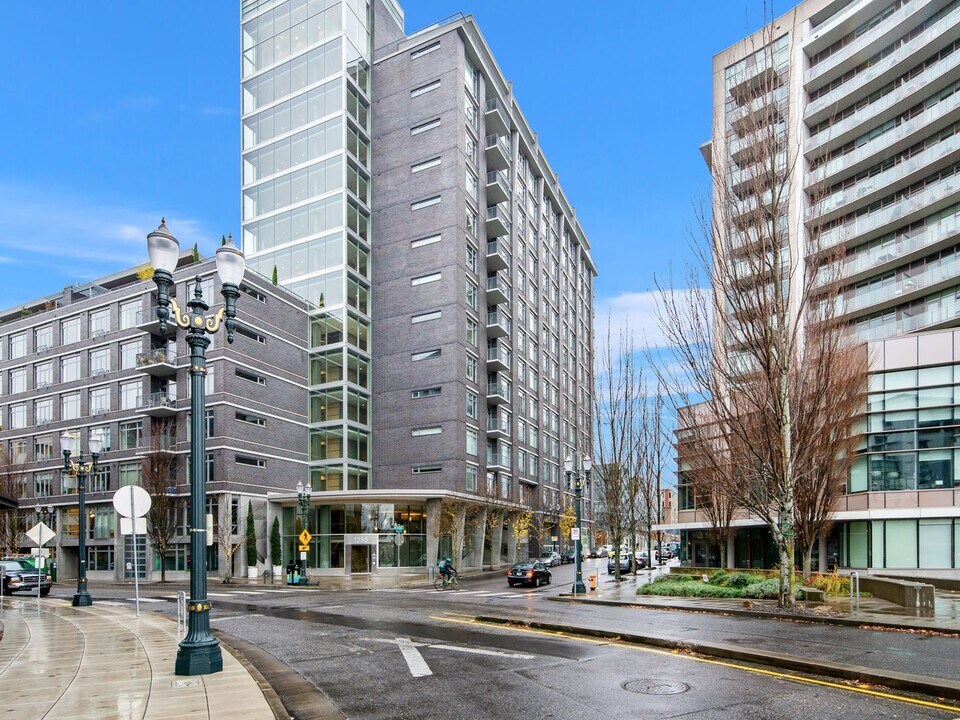 1255 NW 9th Ave in Portland, OR - Building Photo
