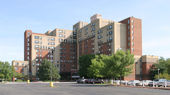 Executive Square in Wethersfield, CT - Building Photo - Building Photo