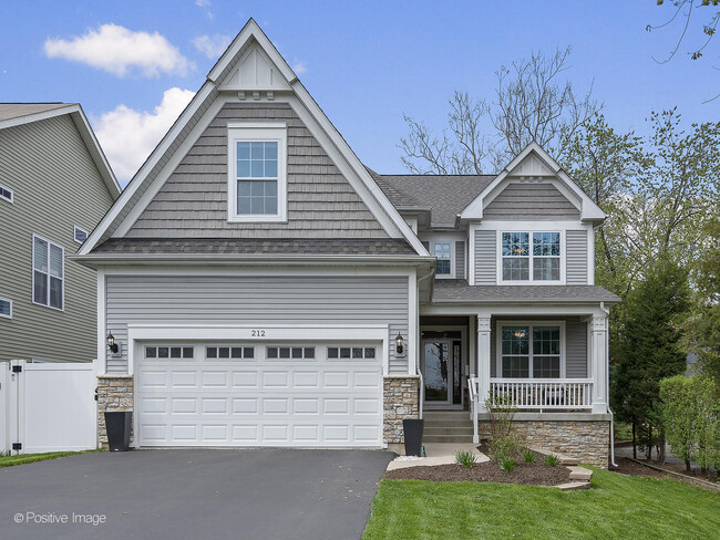 property at 212 S Wilmette Ave