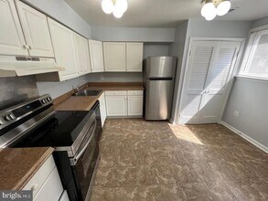 6844 Perry Penney Dr in Annandale, VA - Building Photo - Building Photo