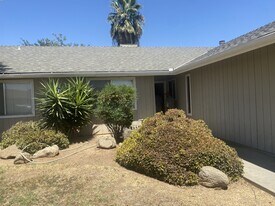 1413 Wrenwood Way in Madera, CA - Building Photo