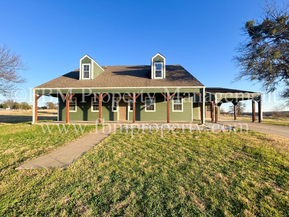 1170 Lumkins Rd in Forreston, TX - Building Photo