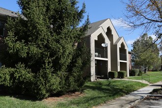 Greenwood Place Apartments in Louisville, KY - Foto de edificio - Building Photo