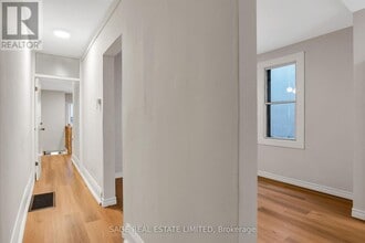 633 St Clair Ave W in Toronto, ON - Building Photo - Building Photo