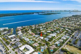 130 Gulfstream Rd in North Palm Beach, FL - Building Photo - Building Photo