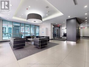 377 Madison Ave in Toronto, ON - Building Photo - Building Photo