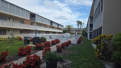 3755 S School Ave, Unit 42 in Sarasota, FL - Building Photo - Building Photo