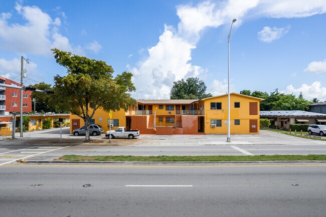 2960 W Flagler St in Miami, FL - Building Photo - Building Photo