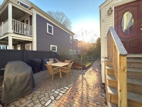 61 6th St in Cambridge, MA - Foto de edificio - Building Photo