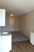 1101 Elm St-Unit -202 in Manchester, NH - Building Photo - Building Photo