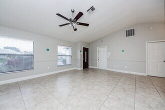 310 Medina Ct in Kissimmee, FL - Foto de edificio - Building Photo