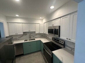 468 Liberty St in Little Ferry, NJ - Building Photo - Building Photo