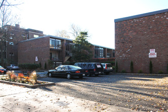 Cherokee Gardens in Louisville, KY - Building Photo - Building Photo