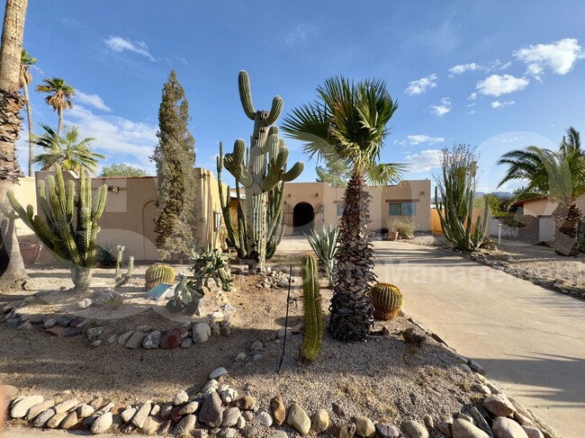3921 W Sunny Hills Pl in Tucson, AZ - Building Photo - Building Photo