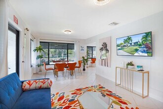 1445 Tyler St in Hollywood, FL - Building Photo - Building Photo