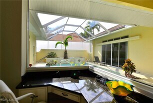 634 Soliel Dr in Naples, FL - Building Photo