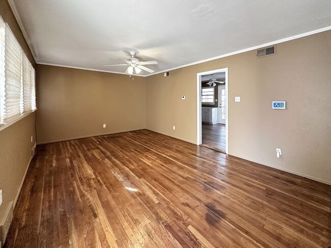 204 E Mesa Dr in Hobbs, NM - Building Photo - Building Photo