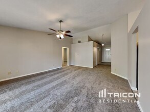 7436 Glensford Dr in Avon, IN - Building Photo - Building Photo