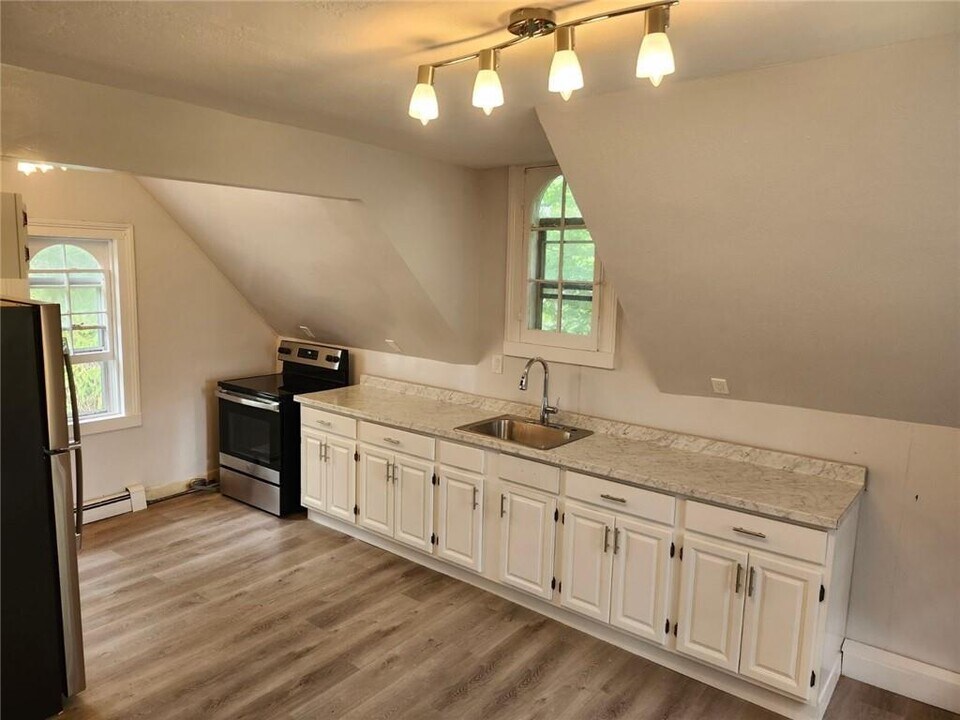 165 S Cross Rd in Staatsburg, NY - Building Photo