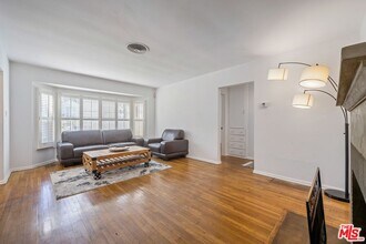 128 S Madison Ave in Los Angeles, CA - Building Photo - Building Photo