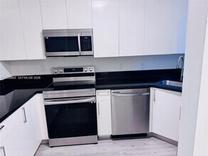 2660 W 76th St in Hialeah, FL - Building Photo - Building Photo