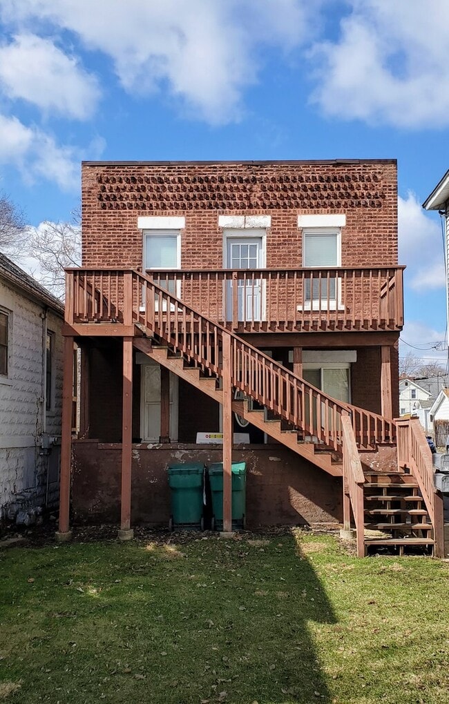 property at 837 N Broadway St