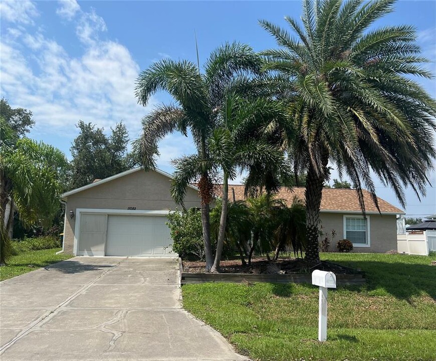 11082 Cheltenham Ave in Englewood, FL - Building Photo