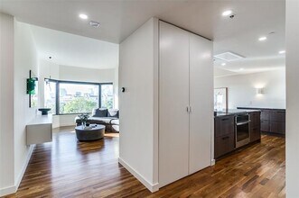 3030 McKinney Ave in Dallas, TX - Building Photo - Building Photo