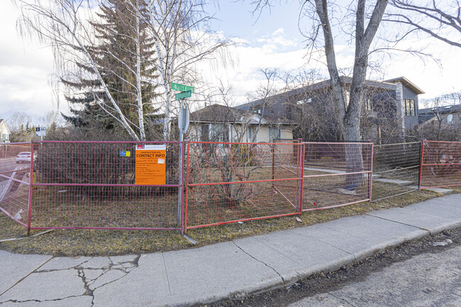 2048 43 Av SW in Calgary, AB - Building Photo - Building Photo