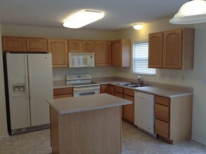 7628 Falls Creek Way in Burlington, KY - Building Photo - Building Photo