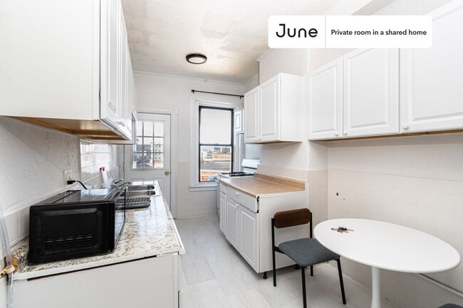 Room in Shared 4 bed/1 bath home, Unit A in Boston, MA - Building Photo - Building Photo