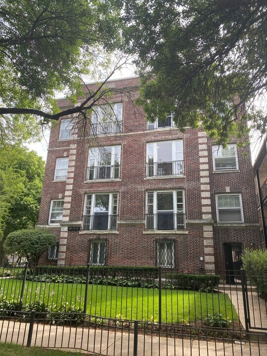 1117 W Lunt Ave in Chicago, IL - Building Photo