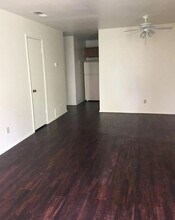 415 Fry St, Unit 6 in Denton, TX - Building Photo - Building Photo