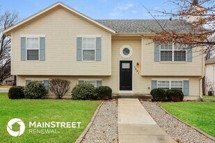 1601 Shelby Dr in Raymore, MO - Building Photo
