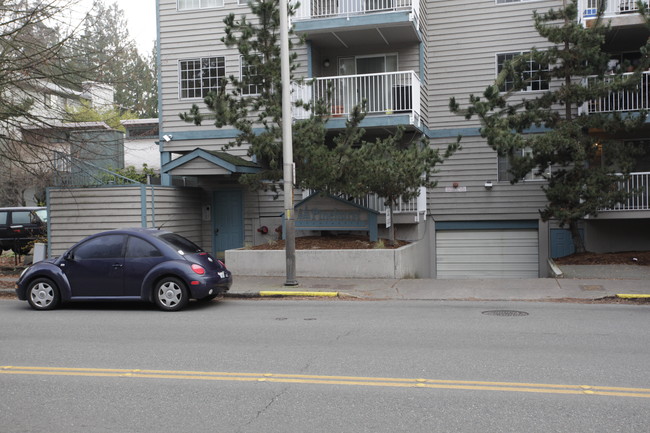 12014 NE 15th Ave in Seattle, WA - Foto de edificio - Lobby