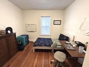 11 Harold St, Unit 2 in Somerville, MA - Foto de edificio - Building Photo