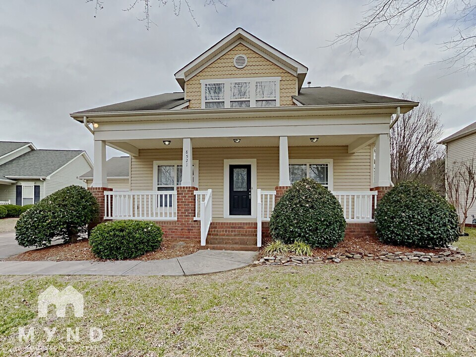 8521 Castle Cliff Dr in Matthews, NC - Building Photo