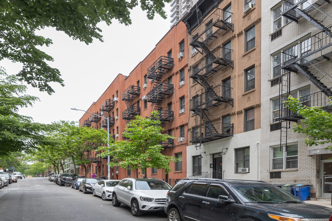 215 E 88th St in New York, NY - Foto de edificio - Building Photo