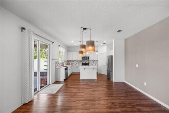 2813 Shelburne Way in St. Cloud, FL - Building Photo - Building Photo