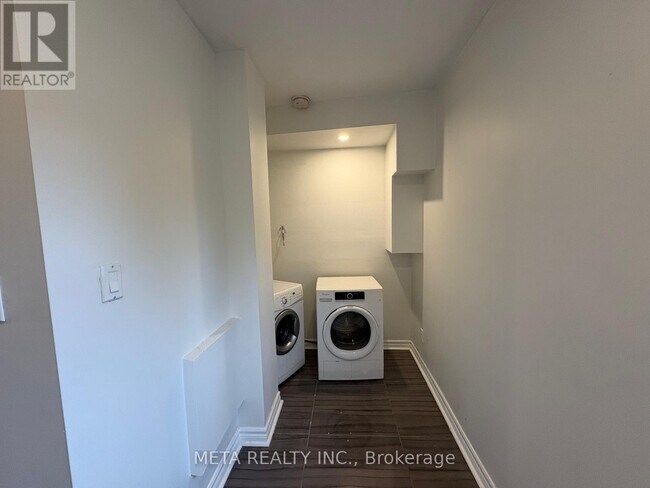 35 Duncombe Blvd in Toronto, ON - Building Photo - Building Photo