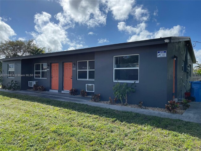 391 NE 42nd Ct-Unit -N in Oakland Park, FL - Foto de edificio - Building Photo