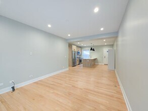 2537 N Campbell Ave, Unit 1 in Chicago, IL - Foto de edificio - Building Photo