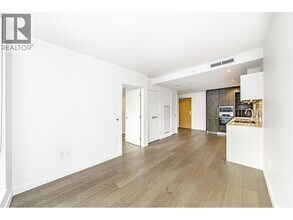 6000 McKay Ave in Burnaby, BC - Building Photo - Building Photo